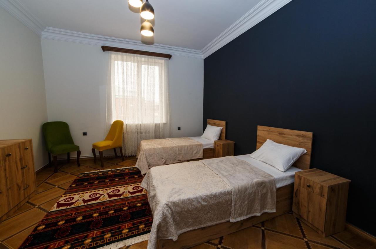 Red Castle Hotel Yerevan Ngoại thất bức ảnh