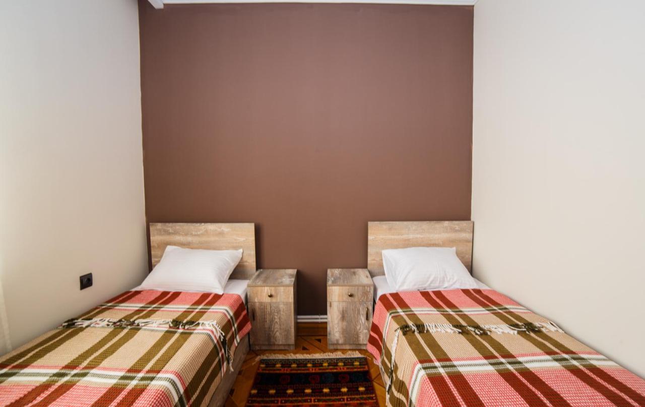 Red Castle Hotel Yerevan Ngoại thất bức ảnh