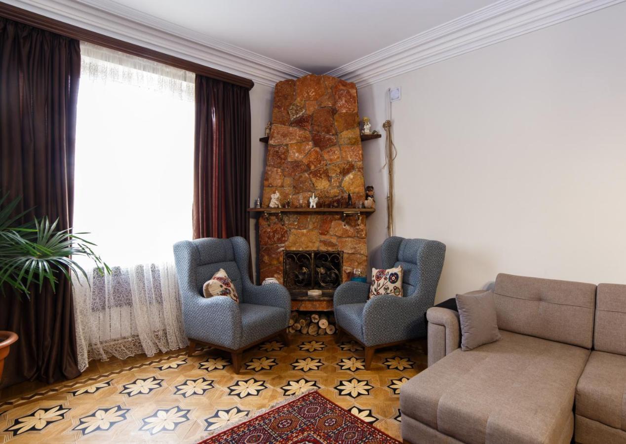 Red Castle Hotel Yerevan Ngoại thất bức ảnh