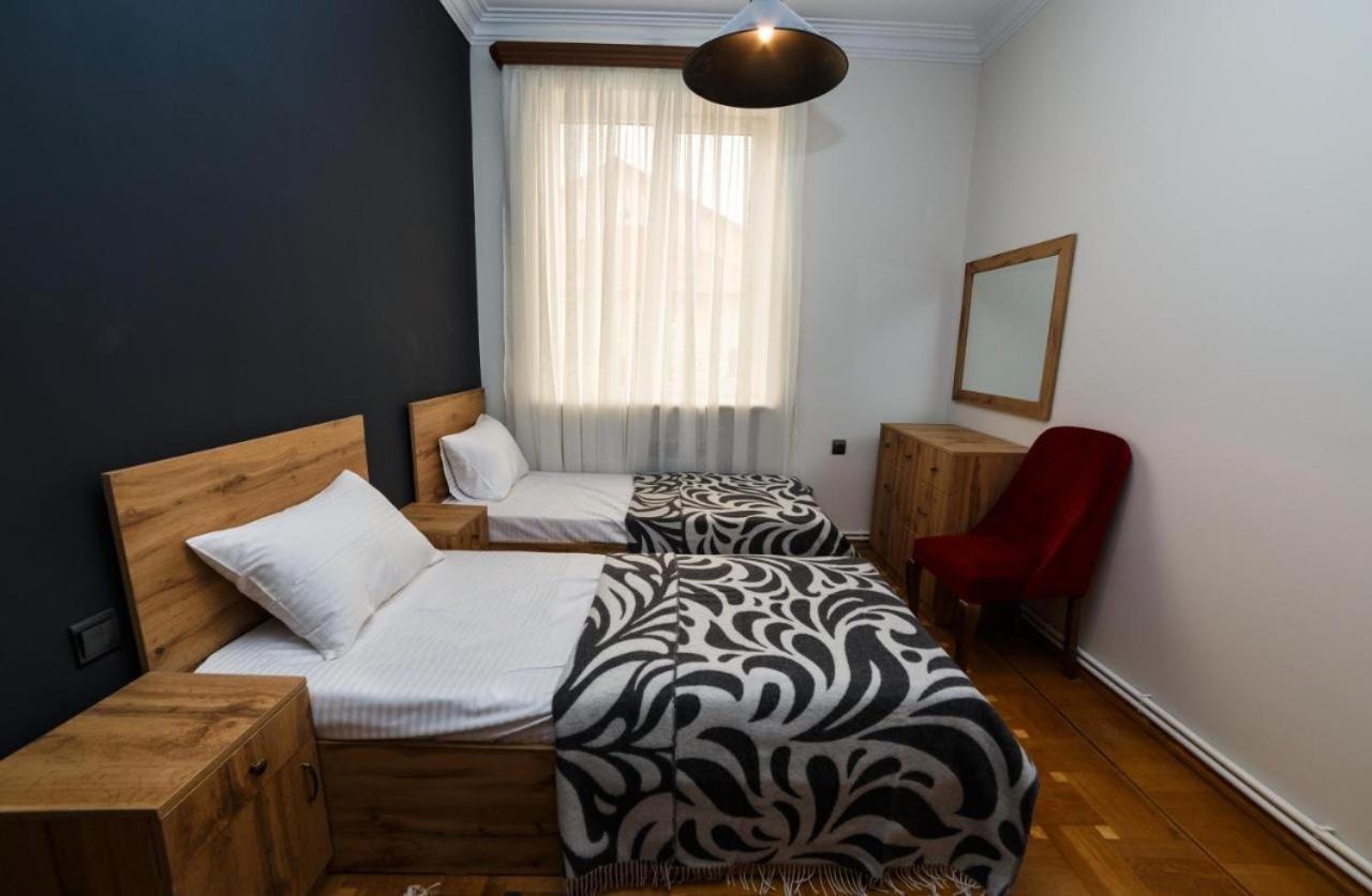 Red Castle Hotel Yerevan Ngoại thất bức ảnh